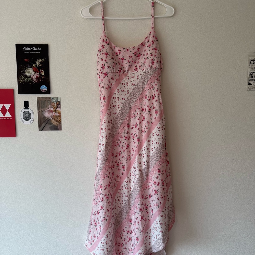 Hollister - Asymmetric Hem Pink Floral Dress